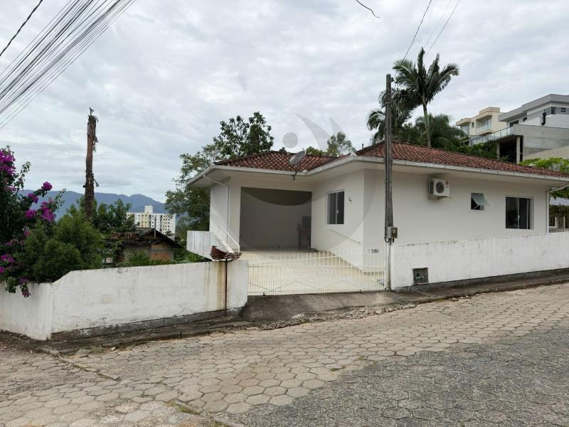 Casa Código 6486 a Venda no bairro São Francisco de Assis na cidade de Santo Amaro da Imperatriz Condominio 