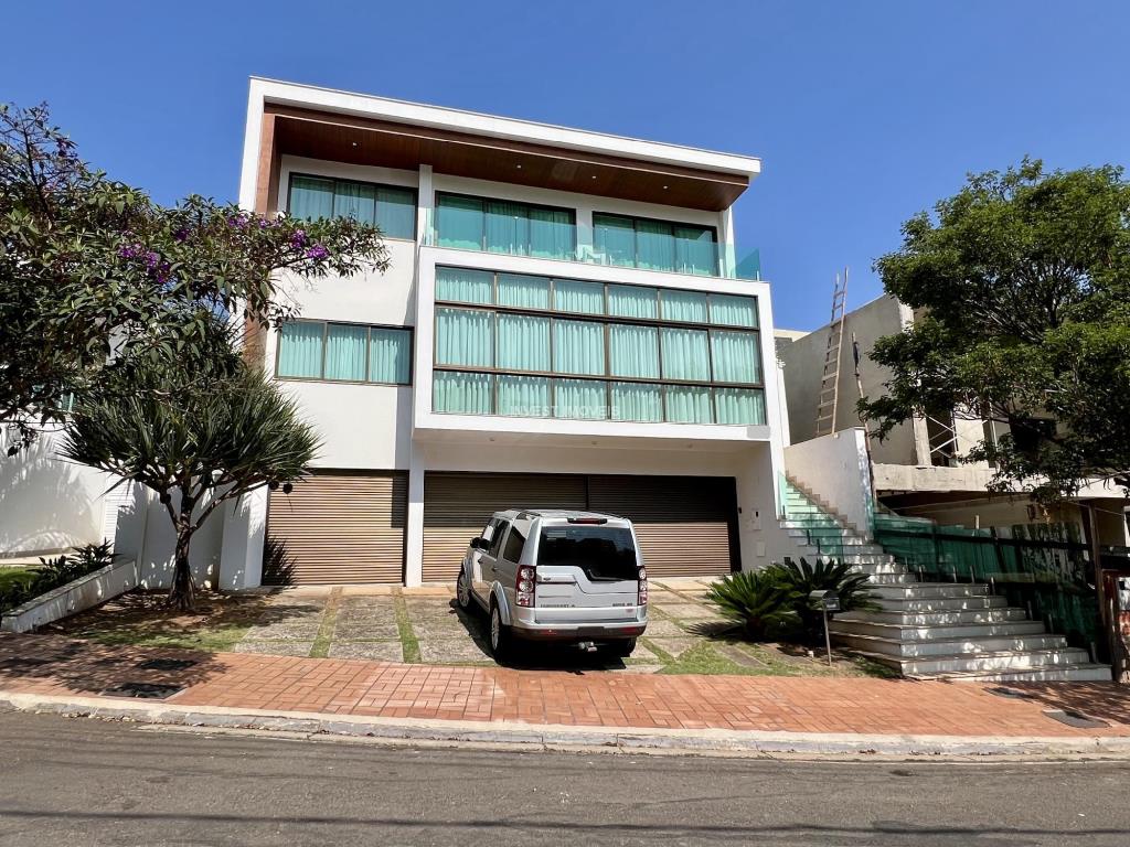 Casa a Venda no bairro Estrela Sul na cidade de Juiz de Fora — 5 quarto(s), 5 banheiro(s), 4 vaga(s), área 45000 m², Valor R$ 5990000.