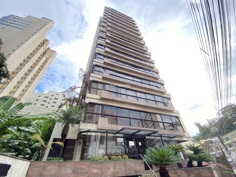 Apartamento a Venda no bairro Centro na cidade de Juiz de Fora — 4 quarto(s), 2 banheiro(s), 2 vaga(s), área 35000 m², Valor R$ 1850000.