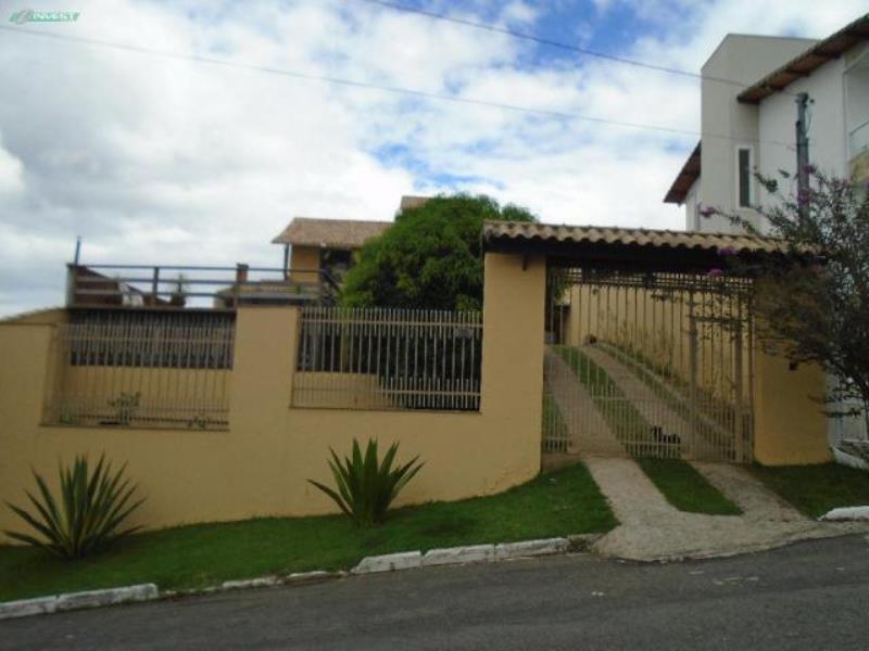Casa a Venda no bairro Spina Ville II * na cidade de Juiz de Fora — 3 quarto(s), 4 banheiro(s), 5 vaga(s), Valor R$ 1350000.