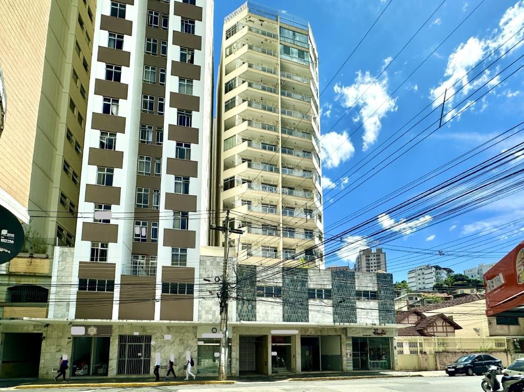 Apartamento a Venda no bairro São Mateus na cidade de Juiz de Fora — 2 quarto(s), 3 banheiro(s), 1 vaga(s), área 10200 m², Valor R$ 529000.