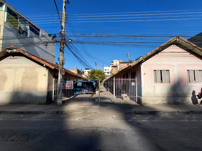 Casa-Codigo-1362-para-alugar-no-bairro-Santa-Luzia-na-cidade-de-Juiz-de-Fora