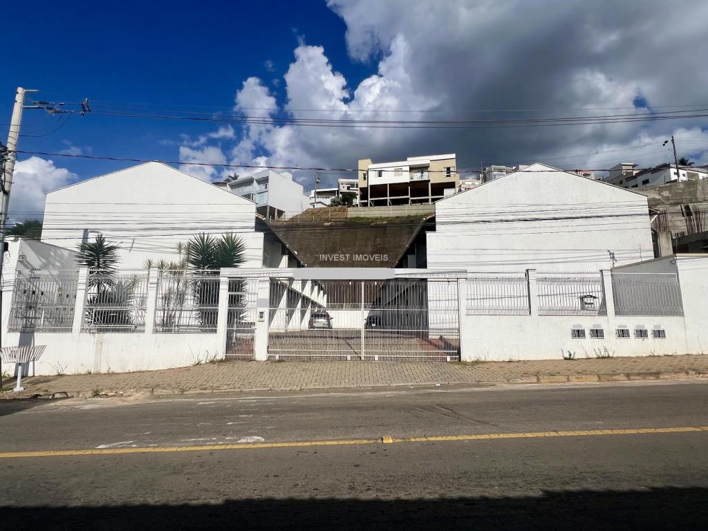 Casa-Codigo-14994-a-Venda-no-bairro-Santos-Dumont-na-cidade-de-Juiz-de-Fora