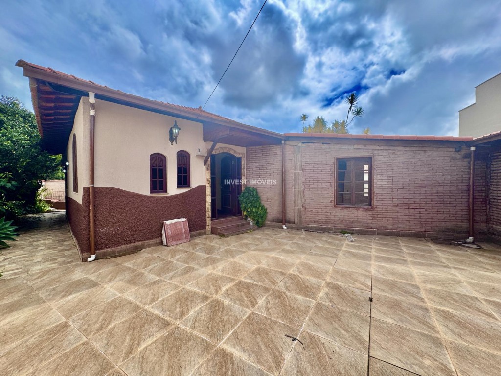 Casa-Codigo-15223-a-Venda-no-bairro-Aeroporto-na-cidade-de-Juiz-de-Fora