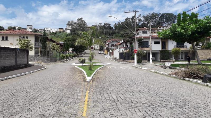 Casa-Codigo-17458-a-Venda-no-bairro-Quintas-das-Avenidas-na-cidade-de-Juiz-de-Fora
