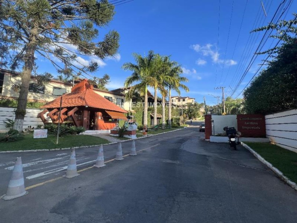 Casa a Venda no bairro Jardins Imperiais na cidade de Juiz de Fora — 3 quarto(s), 4 banheiro(s), 3 vaga(s), área 39000 m², Valor R$ 1850000.