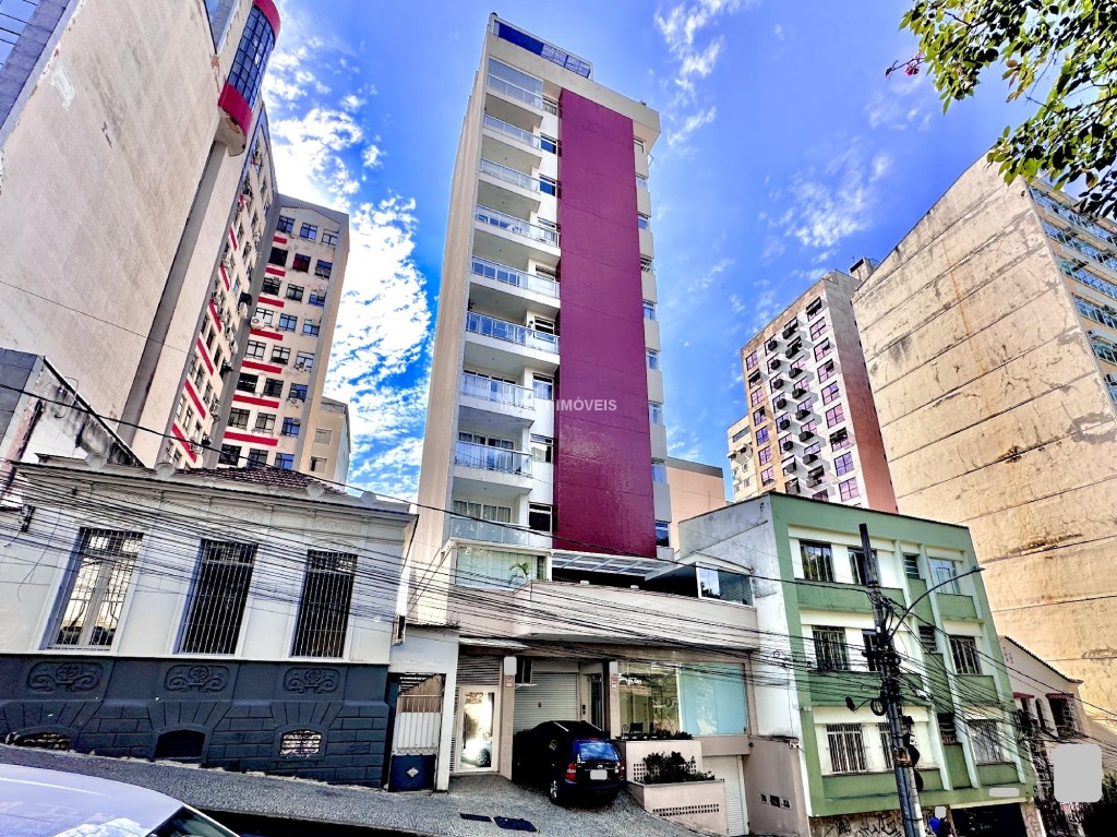 Apartamento a Venda no bairro Centro na cidade de Juiz de Fora — 2 quarto(s), 2 banheiro(s), 1 vaga(s), área 7000 m², Valor R$ 790000.