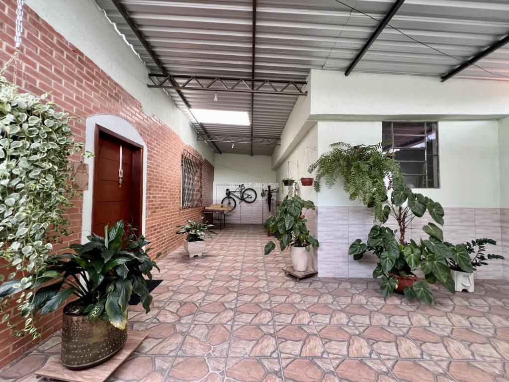 Casa a Venda no bairro Parque Guarani na cidade de Juiz de Fora — 3 quarto(s), 2 banheiro(s), 1 vaga(s), área 18000 m², Valor R$ 850000.