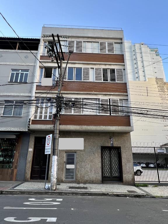 Apartamento a Venda no bairro Centro na cidade de Juiz de Fora — 3 quarto(s), 1 banheiro(s), área 9000 m², Valor R$ 350000.