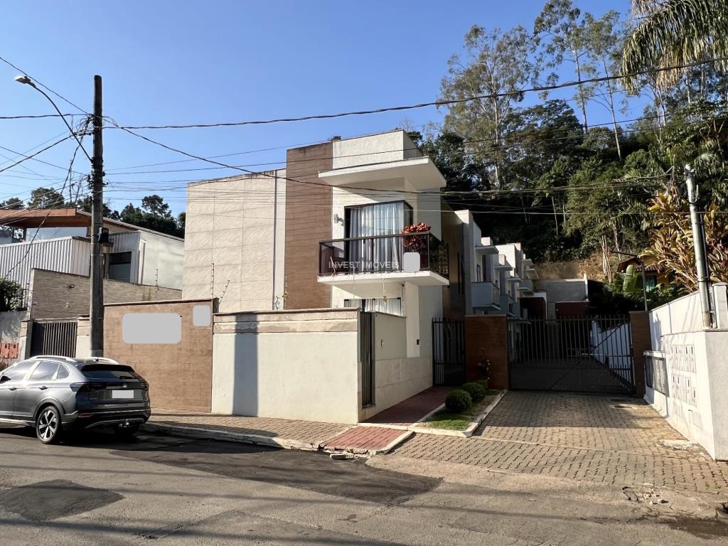 Casa a Venda no bairro Parque Guadalajara na cidade de Juiz de Fora — 4 quarto(s), 3 banheiro(s), 3 vaga(s), área 15500 m², Valor R$ 790000.