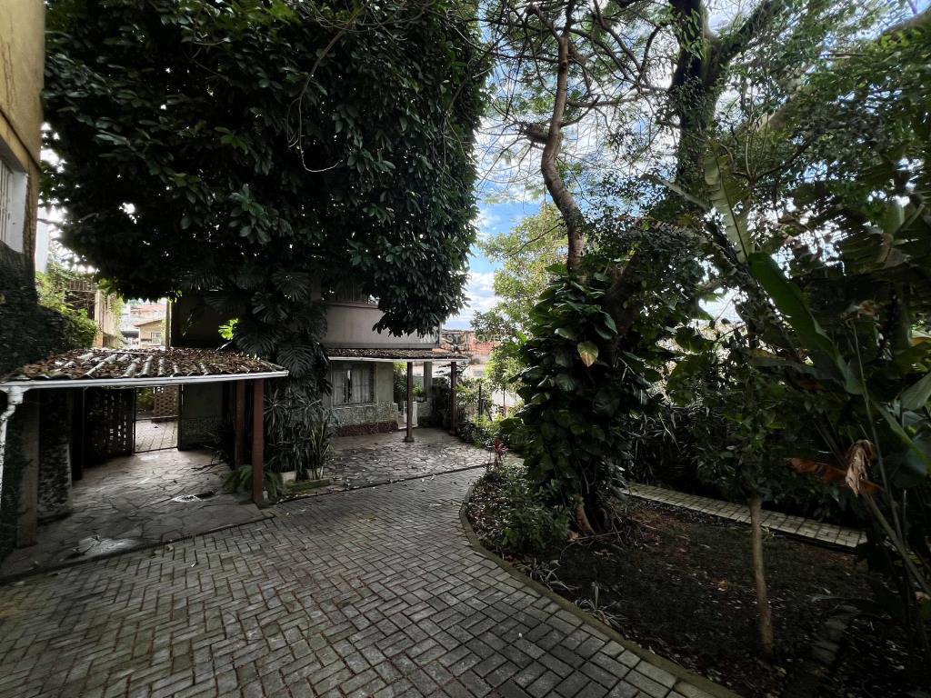 Casa a Venda no bairro Jardim de Alá na cidade de Juiz de Fora — 3 quarto(s), 2 banheiro(s), 4 vaga(s), área 9500 m², Valor R$ 410000.