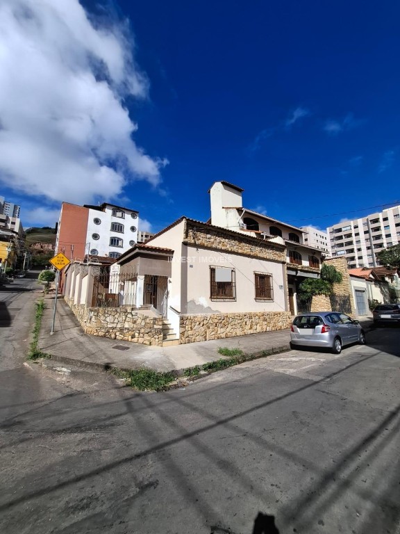 Casa-Codigo-21457-a-Venda-no-bairro-Granbery-na-cidade-de-Juiz-de-Fora