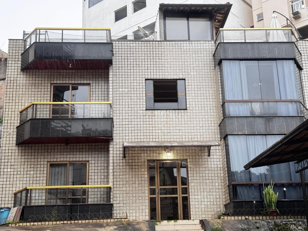 Cobertura a Venda no bairro Jardim Laranjeiras na cidade de Juiz de Fora — 2 quarto(s), 1 banheiro(s), 1 vaga(s), área 22000 m², Valor R$ 549000.