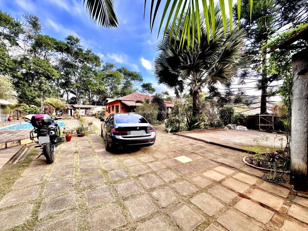Granja a Venda no bairro São Pedro na cidade de Juiz de Fora — 3 quarto(s), 2 banheiro(s), 4 vaga(s), área 27000 m², Valor R$ 1000000.