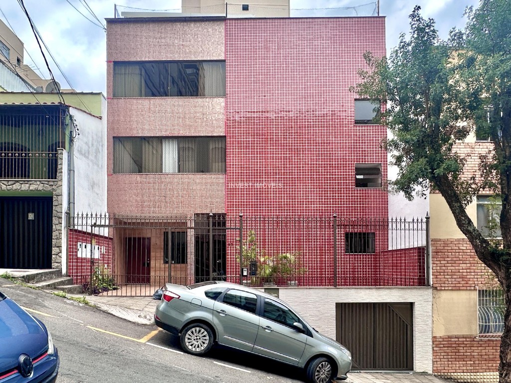 Apartamento a Venda no bairro Centro na cidade de Juiz de Fora — 6 quarto(s), 4 banheiro(s), 2 vaga(s), área 21300 m², Valor R$ 680000.