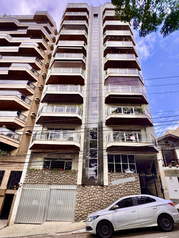 Apartamento a Venda no bairro Passos na cidade de Juiz de Fora — 3 quarto(s), 4 banheiro(s), 1 vaga(s), área 16500 m², Valor R$ 570000.