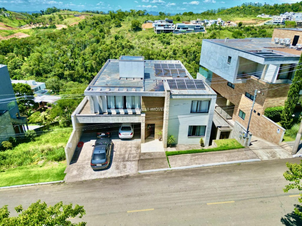 Casa a Venda no bairro Portal do Aeroporto na cidade de Juiz de Fora — 4 quarto(s), 5 banheiro(s), 3 vaga(s), Valor R$ 1990000.