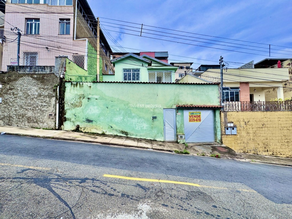 Casa a Venda no bairro Santos Anjos na cidade de Juiz de Fora — 3 quarto(s), 1 banheiro(s), 1 vaga(s), área 9000 m², Valor R$ 450000.