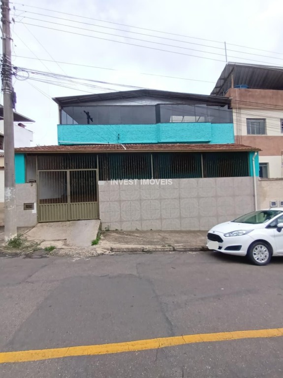 Casa a Venda no bairro Monte Castelo na cidade de Juiz de Fora — 3 quarto(s), 1 banheiro(s), 2 vaga(s), Valor R$ 450000.