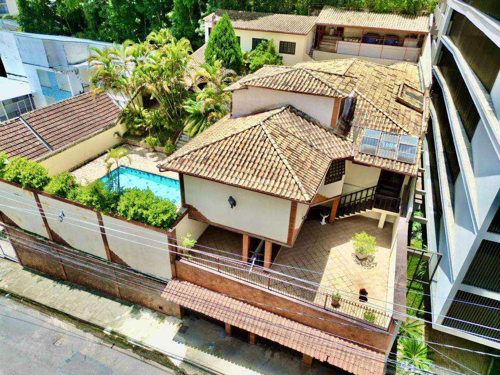 Casa a Venda no bairro Granbery na cidade de Juiz de Fora — 4 quarto(s), 3 banheiro(s), 3 vaga(s), Valor R$ 4000000.