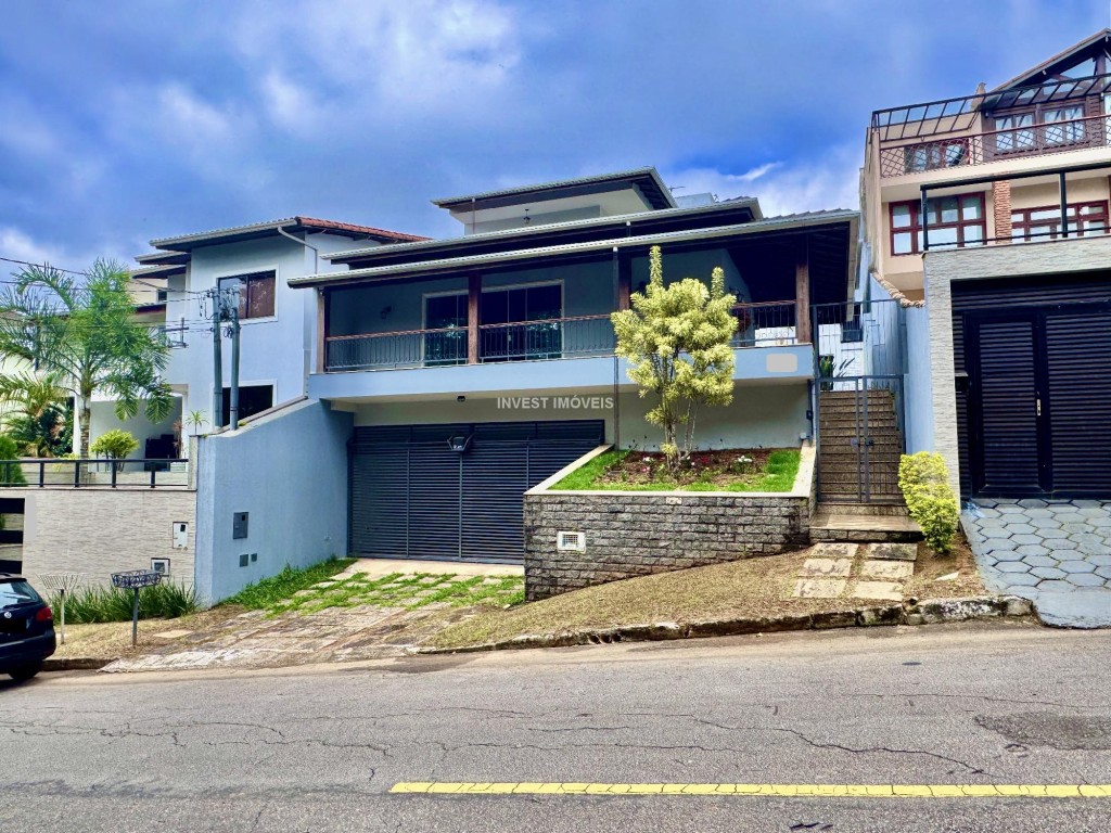 Casa a Venda no bairro Portal da Torre na cidade de Juiz de Fora — 4 quarto(s), 5 banheiro(s), 4 vaga(s), área 29100 m², Valor R$ 1950000.