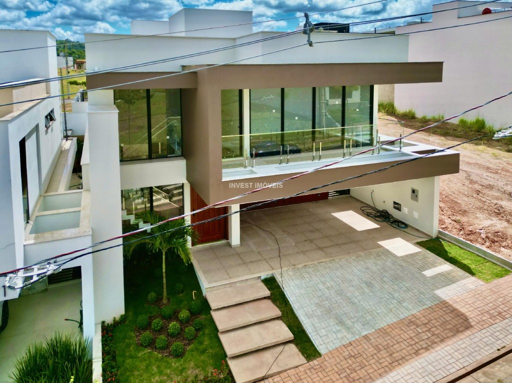 Casa a Venda no bairro Salvaterra na cidade de Juiz de Fora — 3 quarto(s), 4 banheiro(s), 4 vaga(s), área 33400 m², Valor R$ 2200000.