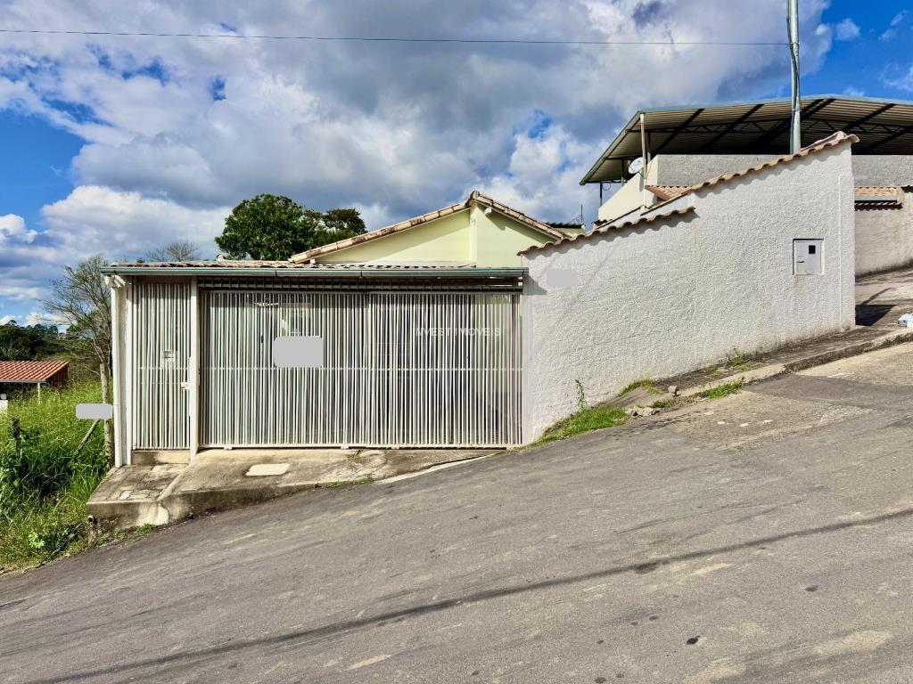 Casa a Venda no bairro São Pedro na cidade de Juiz de Fora — 2 quarto(s), 2 banheiro(s), área 13500 m², Valor R$ 490000.