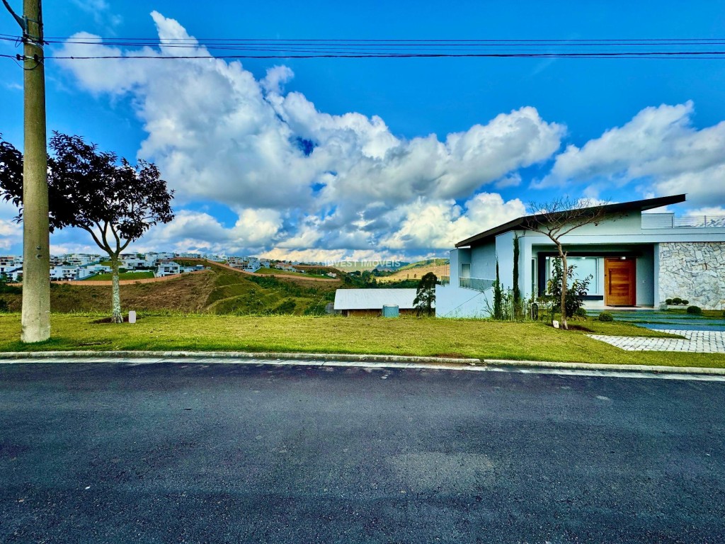 Terreno a Venda no bairro São Pedro na cidade de Juiz de Fora — Valor R$ 300000.