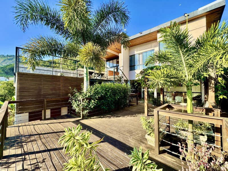 Casa a Venda no bairro Salvaterra na cidade de Juiz de Fora — 3 quarto(s), 2 banheiro(s), 3 vaga(s), área 45000 m², Valor R$ 1290000.