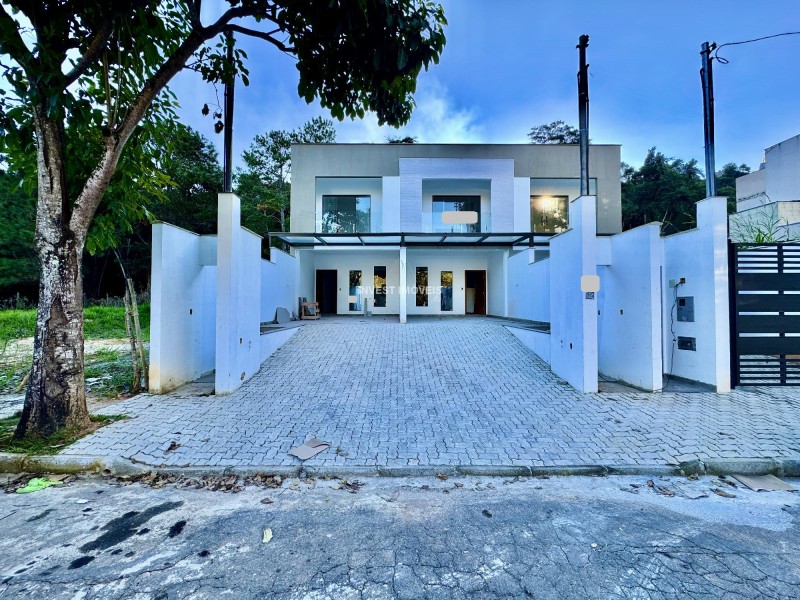 Casa a Venda no bairro Recanto da Mata na cidade de Juiz de Fora — 3 quarto(s), 3 banheiro(s), 2 vaga(s), área 18000 m², Valor R$ 599900.