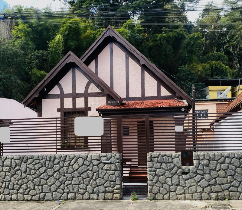Casa a Venda no bairro Costa Carvalho na cidade de Juiz de Fora — 3 quarto(s), 3 banheiro(s), 3 vaga(s), área 12600 m², Valor R$ 725000.