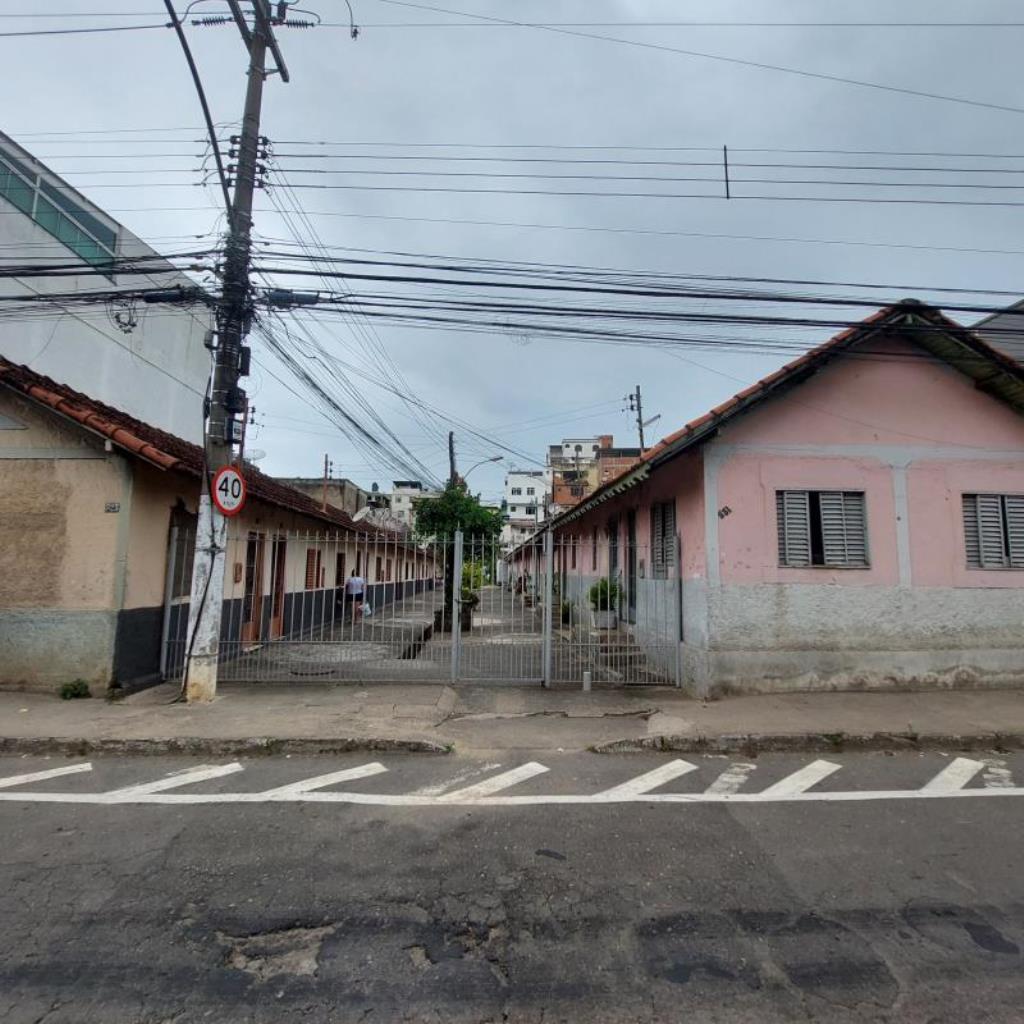 Casa-Codigo-3875-para-alugar-no-bairro-Santa-Luzia-na-cidade-de-Juiz-de-Fora