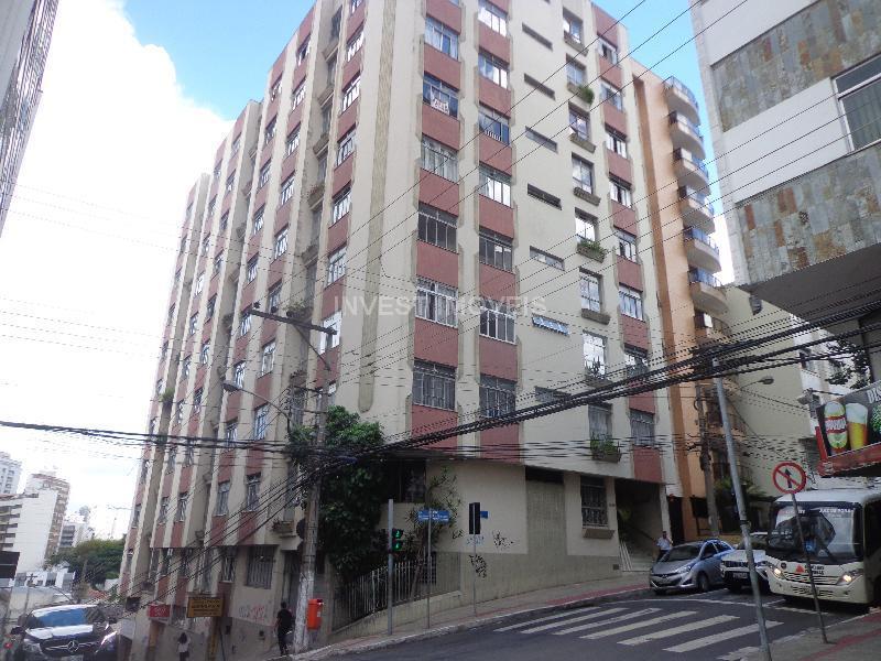 Apartamento a Venda no bairro Centro na cidade de Juiz de Fora — 3 quarto(s), 2 banheiro(s), 1 vaga(s), área 8100 m², Valor R$ 360000.