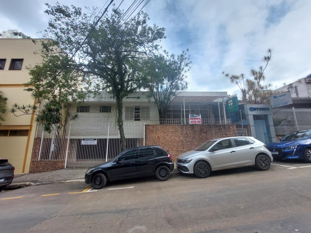 Casa-Codigo-5730-para-alugar-no-bairro-Centro-na-cidade-de-Juiz-de-Fora