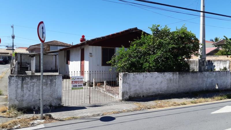 Casa-Codigo-479-a-Venda-no-bairro-Ponte-do-Imaruim-na-cidade-de-Palhoça