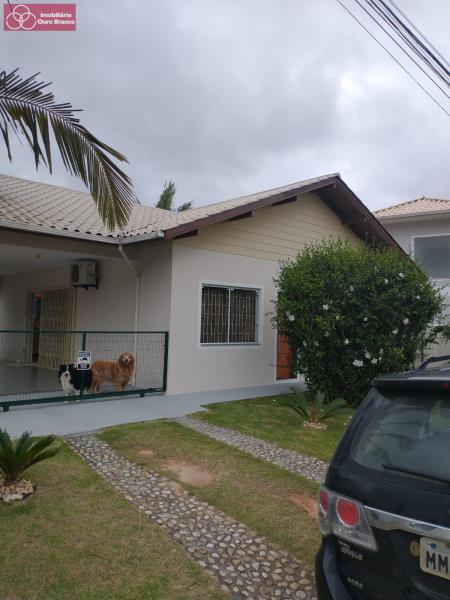 Casa à venda com 3 quartos, 135m² - Foto 1