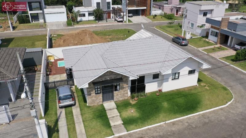Casa à venda com 3 quartos, 117m² - Foto 1