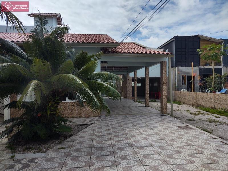 Casa, 6 quartos, 130 m² - Foto 1