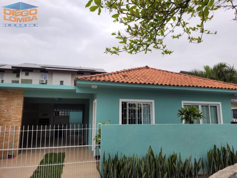Casa Aluguel Temporada, 2 dormitórios no bairro Cachoeira do Bom Jesus em Florianópolis - Código 563