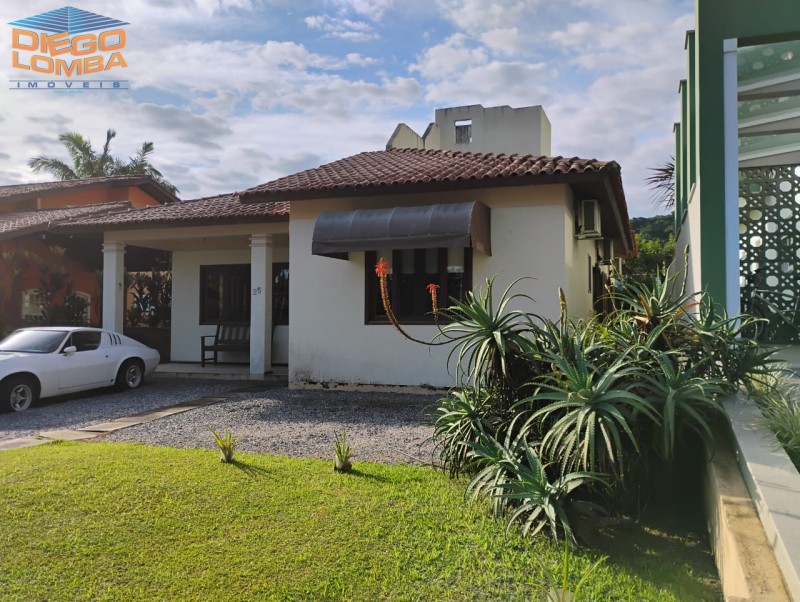 Casa para Comprar, 3 dormitórios no bairro Cachoeira do Bom Jesus em Florianópolis - Código 3197