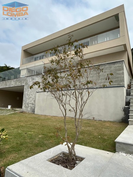 Casa para Comprar, 6 dormitórios no bairro Praia Brava em Florianópolis - Código 3302