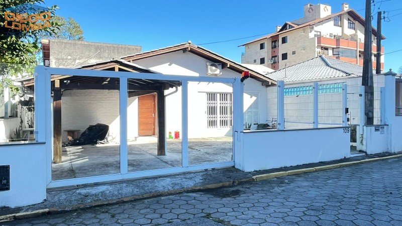 Casa para Alugar, 4 dormitórios no bairro Cachoeira do Bom Jesus em Florianópolis - Código 3342