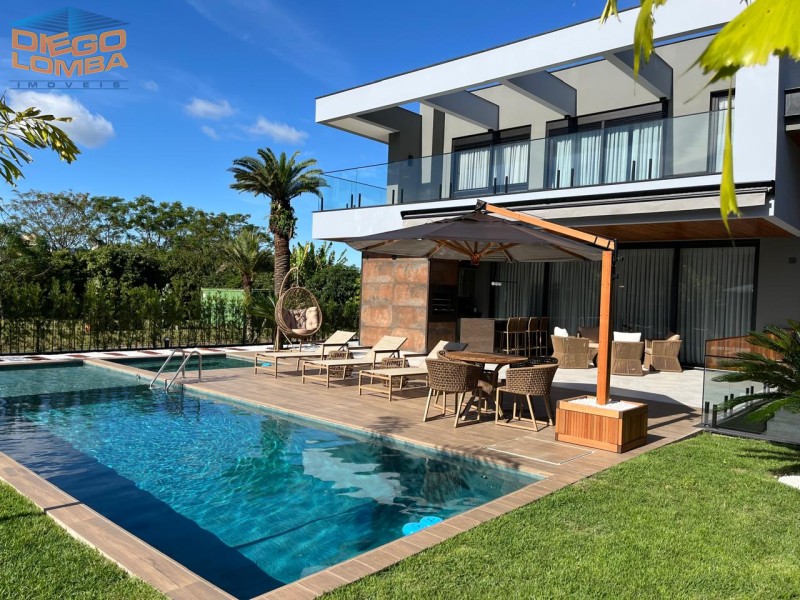 Casa para Comprar, 4 dormitórios no bairro Jurerê Internacional em Florianópolis - Código 3386