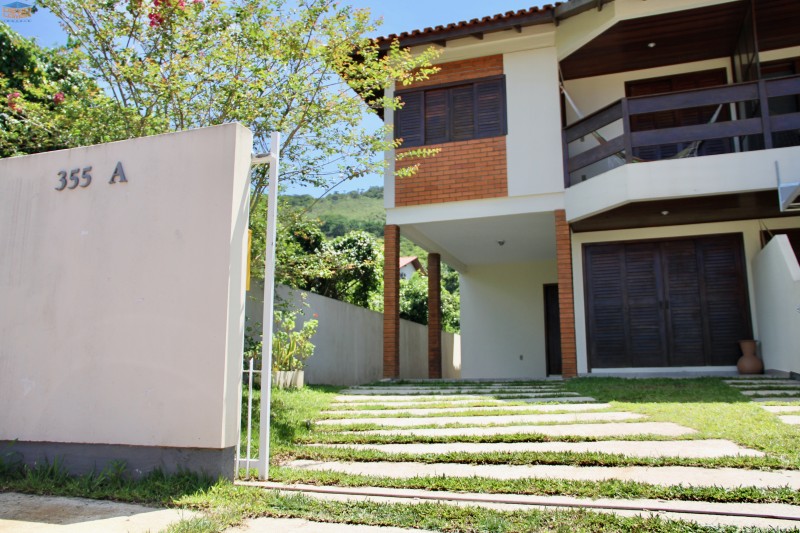 Casa para Comprar, 3 dormitórios no bairro Praia Brava em Florianópolis - Código 3519