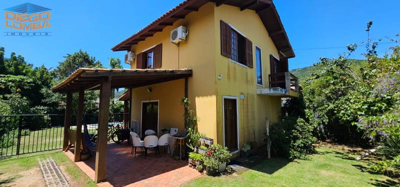 Casa para Comprar, 3 dormitórios no bairro Cachoeira do Bom Jesus em Florianópolis - Código 3540