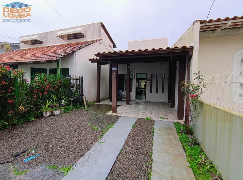 Casa para Comprar, 2 dormitórios no bairro Canasvieiras em Florianópolis - Código 3713