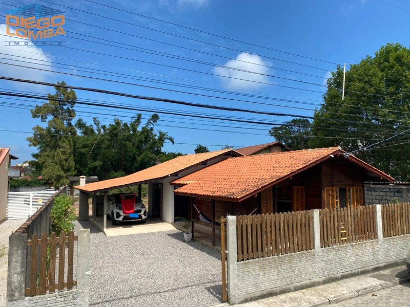 Casa para Comprar, 2 dormitórios no bairro Cachoeira do Bom Jesus em Florianópolis - Código 3756