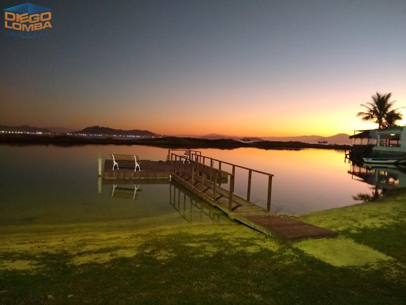 Apartamento para Comprar, 2 dormitórios no bairro Ponta das  Canas em Florianópolis - Código 3324