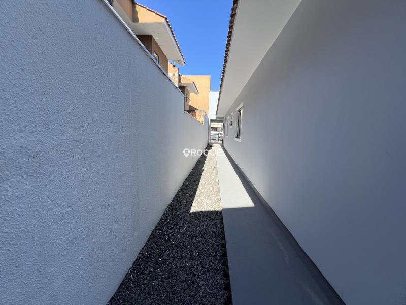 13. Lateral da casa - - www.imoveisroque.com.br