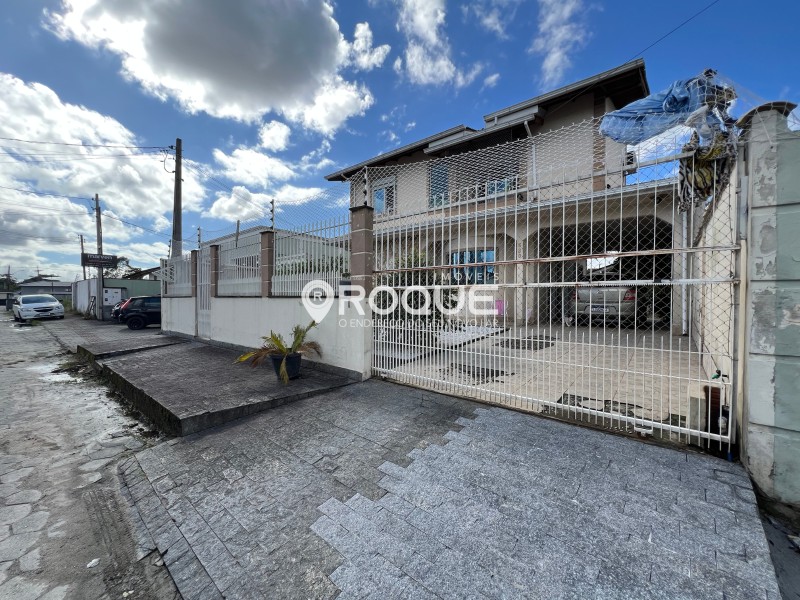 Casa Codigo 2022 a Venda no bairro Jardim das Palmeiras na cidade de Palhoça *Fachada - www.imoveisroque.com.br